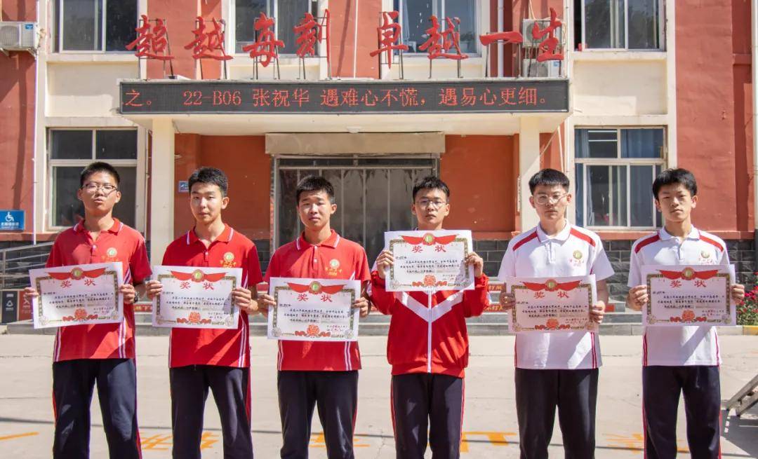 生而逢盛世青年当有为 衡水顺平中学举行升旗仪式