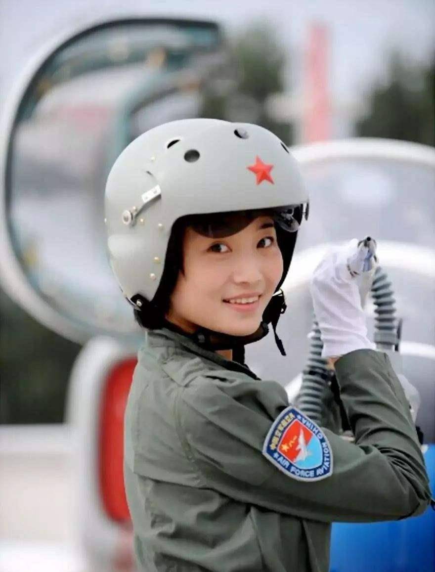 逃生失败细节:弹射时撞到僚机副翼,导致跳伞失败_飞行_战斗机_空军