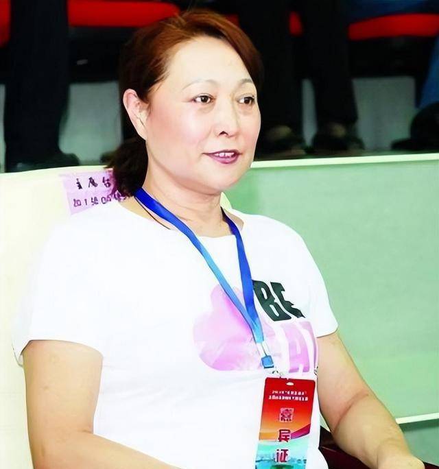 曹慧英:女排五连冠功臣之一,为女儿移民加拿大,如今是首席富姐