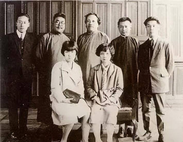 1908年,14岁女孩被卖到怡红院,老鸨嫌她丑,她却跪地磕头求收留