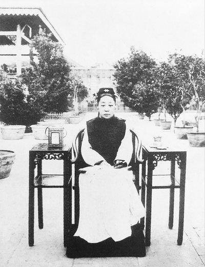 末代皇帝:因冲动间接害死生母,被5位养母照顾,晚年只怀念奶妈_溥仪