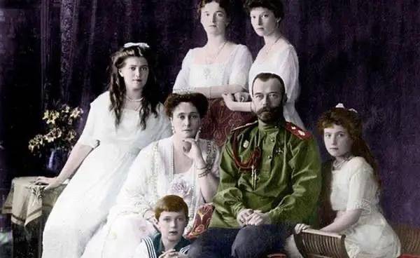 俄国末代沙皇尼古拉二世一一未经审讯的全家灭门惨案