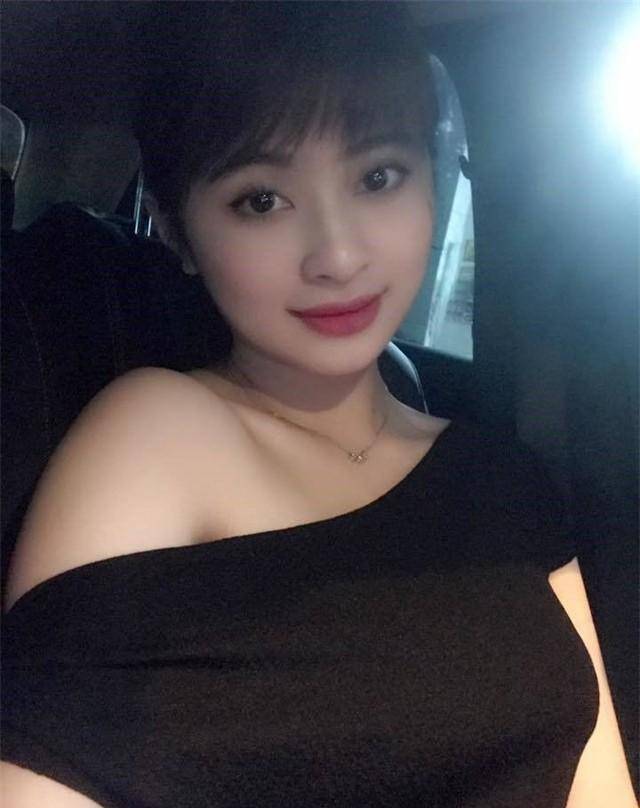 越南网红与越狱毒枭同居,毒枭被判死刑,她在法庭上和其吻别_武黄英