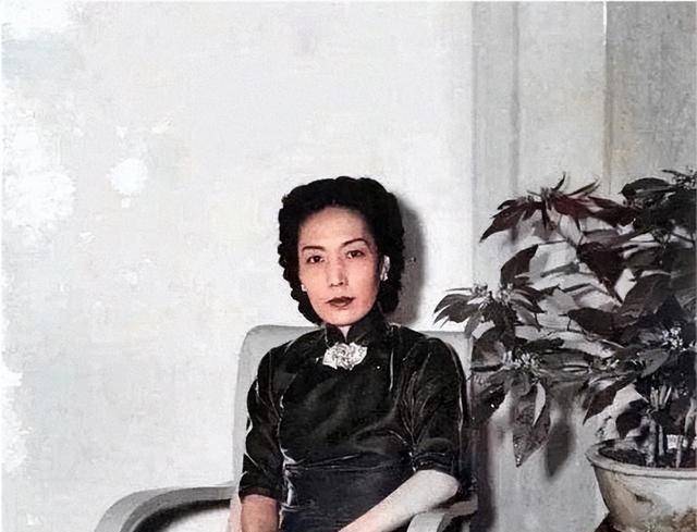 孟小冬:委身杜月笙14年,10万遗产只分得2万,她不甘心