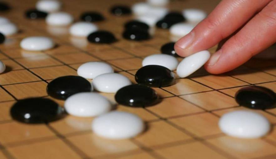 这外出打猎肯定也会有累的时候,康熙皇帝有一阵痴迷于下象棋,因此但凡