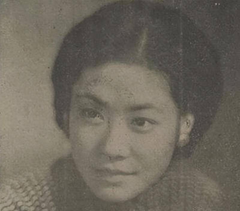 "评剧皇后"白玉霜:14岁上台演出,因美貌遭人妒忌,被对手泼粪