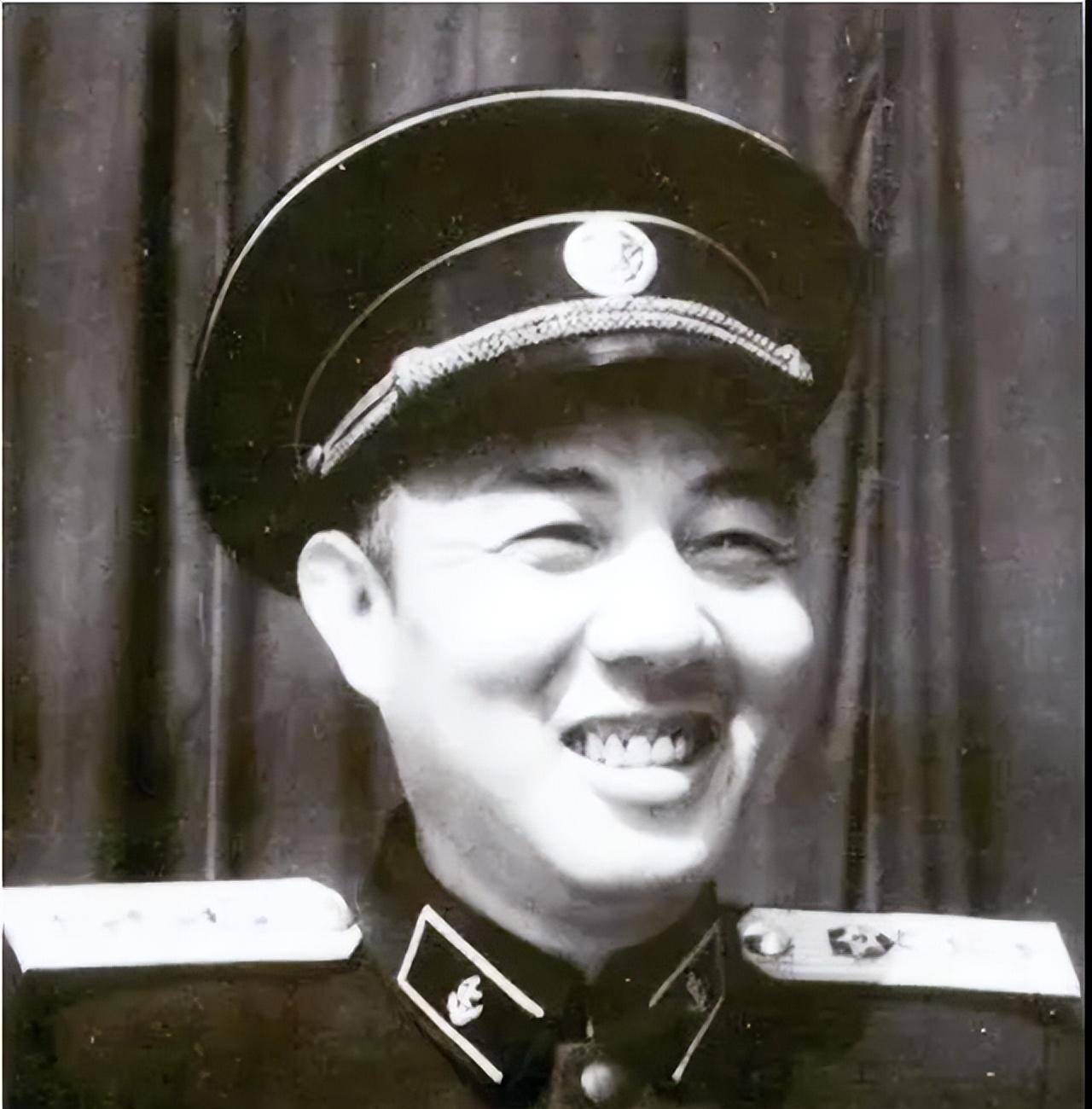 50岁的上将爱上了一个22岁的姑娘,女方父母直接拒绝:年纪太大了