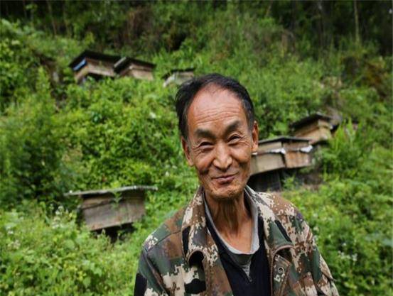 周正龙周正龙,陕西省安康市镇平县上竹乡的一个普通农民,2007年10月份