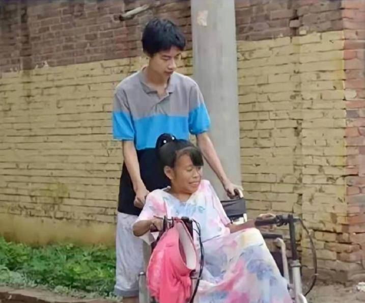 17年河北小伙高考744分当状元,清华校长亲自登门:这个家太穷了