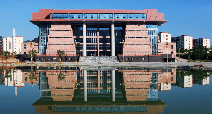 铜仁学院特色:铜仁学院虽然信息不详,但作为地方学院,可能在提苟噜