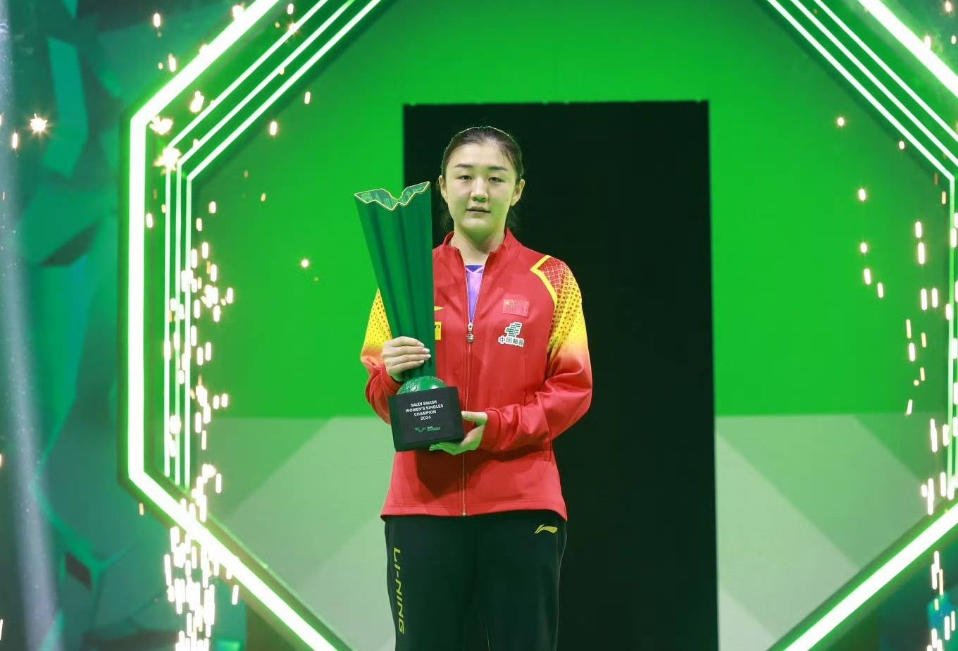 陈梦好幸福!表哥黄晓明发文祝贺表妹夺冠,对蹭热度指责全盘笑纳