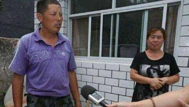 卢伟_铁轨_泥石流