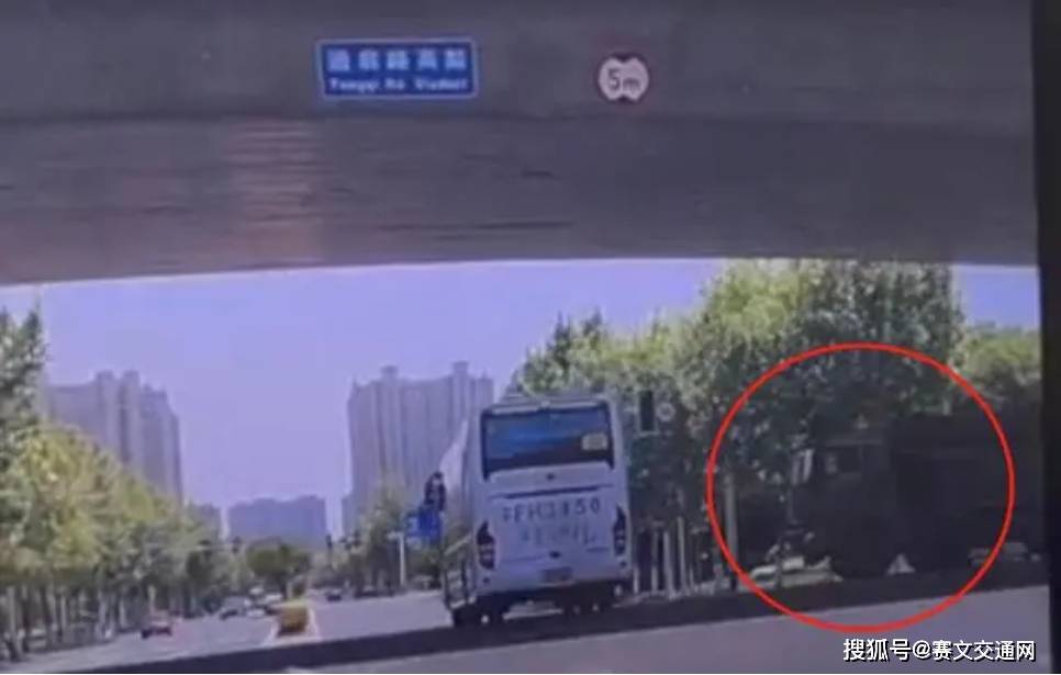 南通大巴与渣土车事故的交通工程视角分析与启示