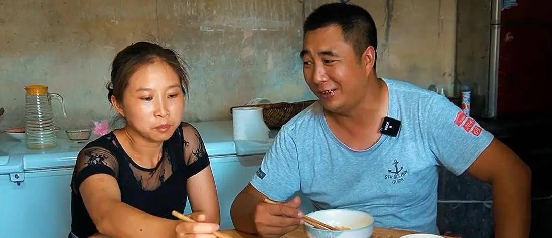 福建34岁女人离异带娃,3年变成超级网红,身价超1000万