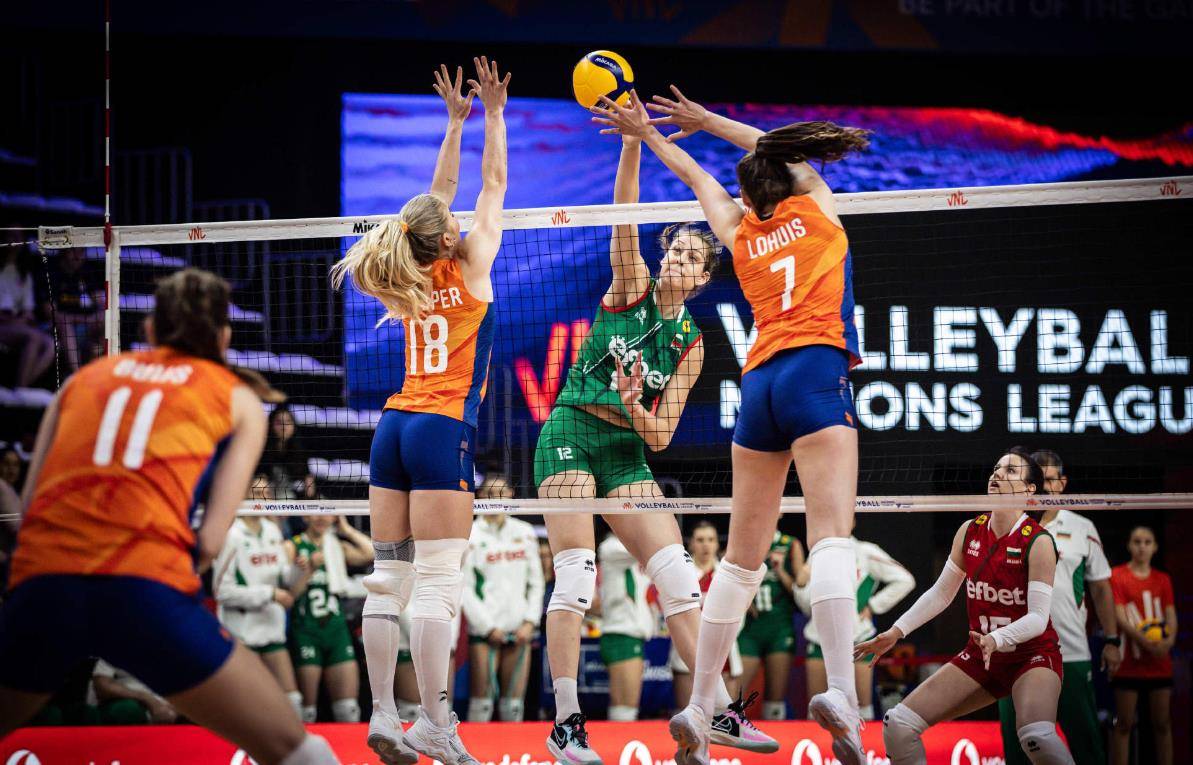 女排世联赛揭幕战:欧洲劲旅大胜,荷兰多点进攻虐对手42分