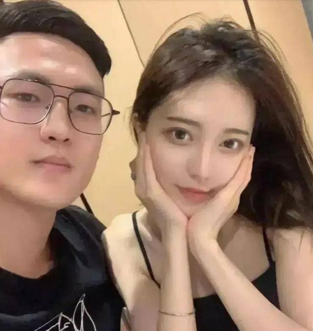 于是项思醒将这些年挣的所有钱全部拿来整容,大家都