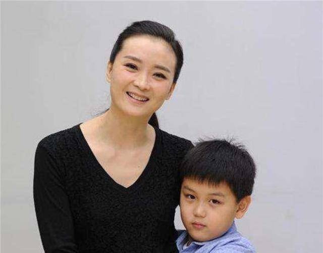 别墅建在故宫旁,娶"晴格格"为妻,却移民海外_紫禁城_王艳_商业大厦