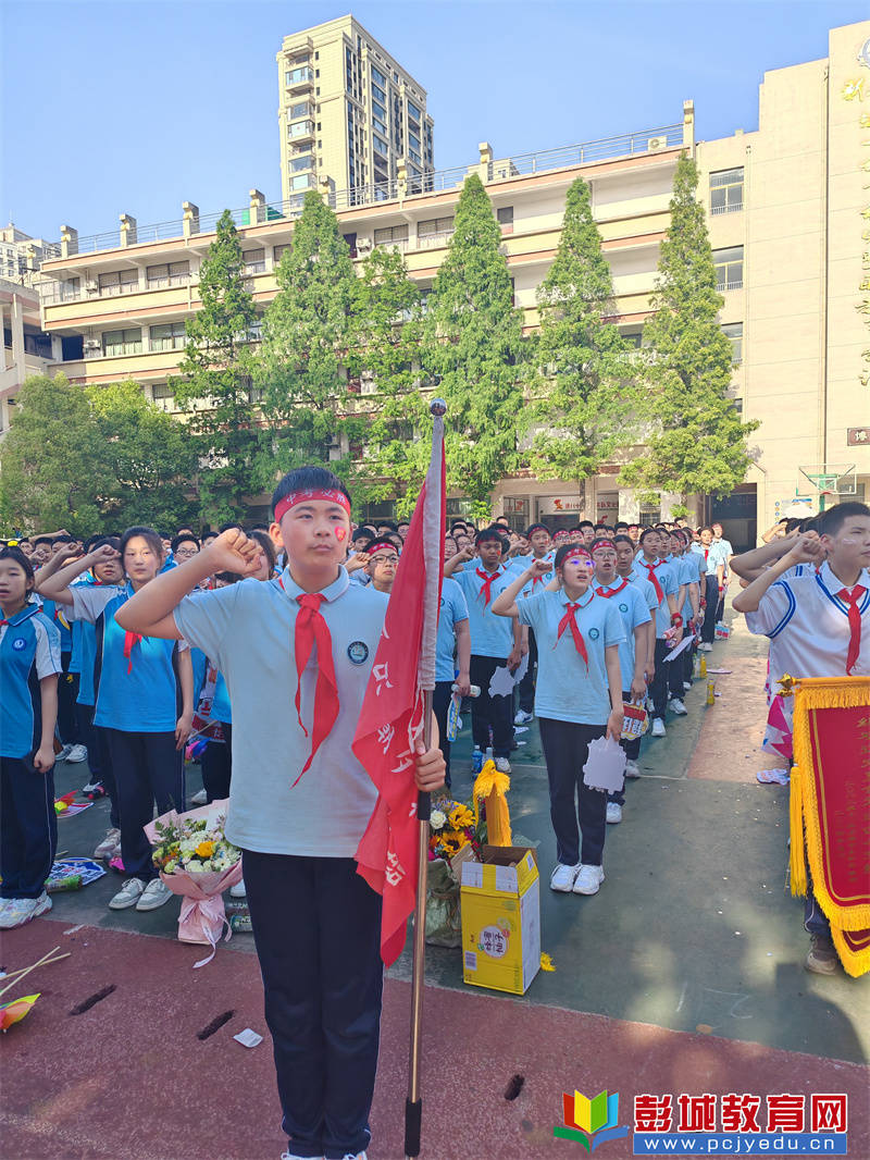 徐州市第十三中学举办离队入团仪式,青春仪式暨八年级地生中考动员