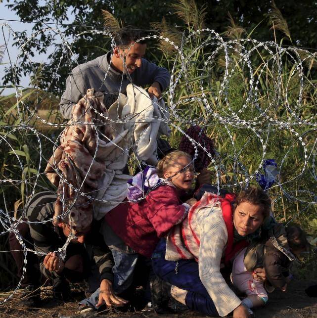 难民浩浩荡荡逼近边境,立陶宛开枪被白俄拍下,整个欧洲都惊了