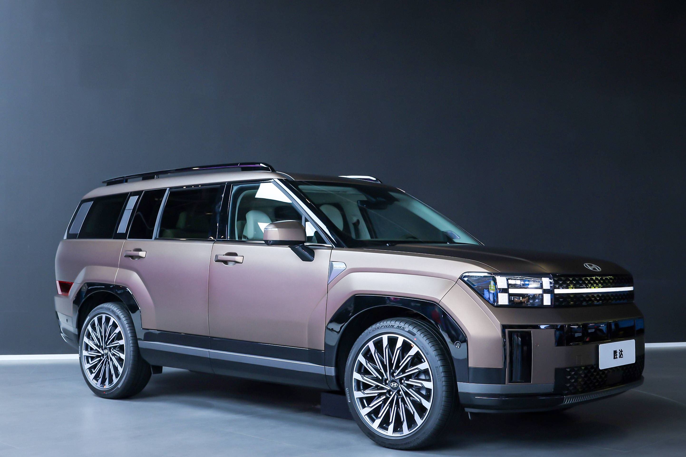 北京现代第五代胜达惊艳亮相北京车展,内饰首次曝光,坐等8月上市