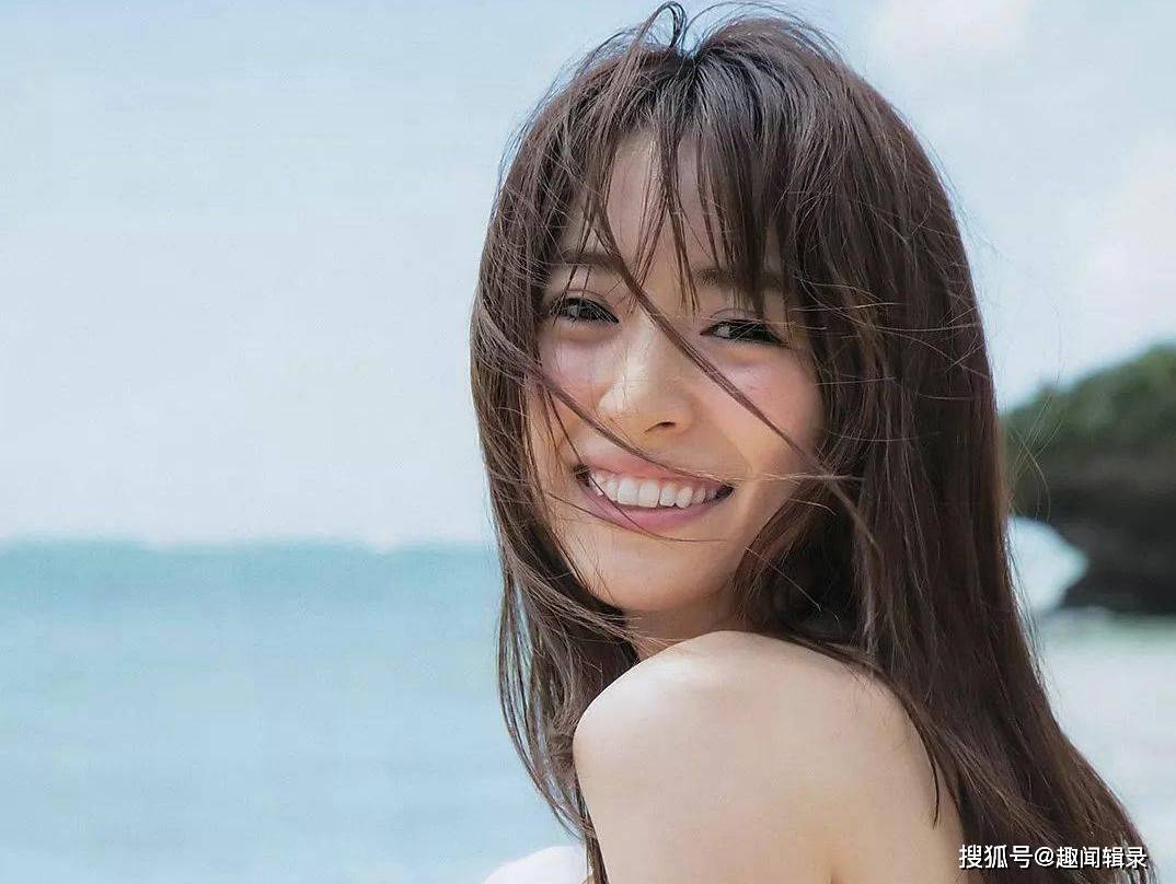 揭秘娱乐圈新宠——泉里香，人间尤物背后的故事_魅力_外貌_才华