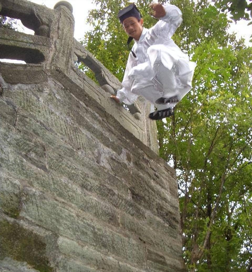 古代轻功能飞檐走壁,这么厉害为何会失传有的要求现代难以做到