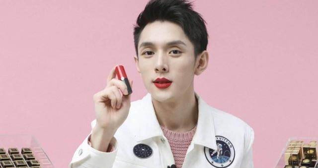 他是"带货王"年入过亿,父亲却在工地上班,直言:我不花他的钱_李佳琦