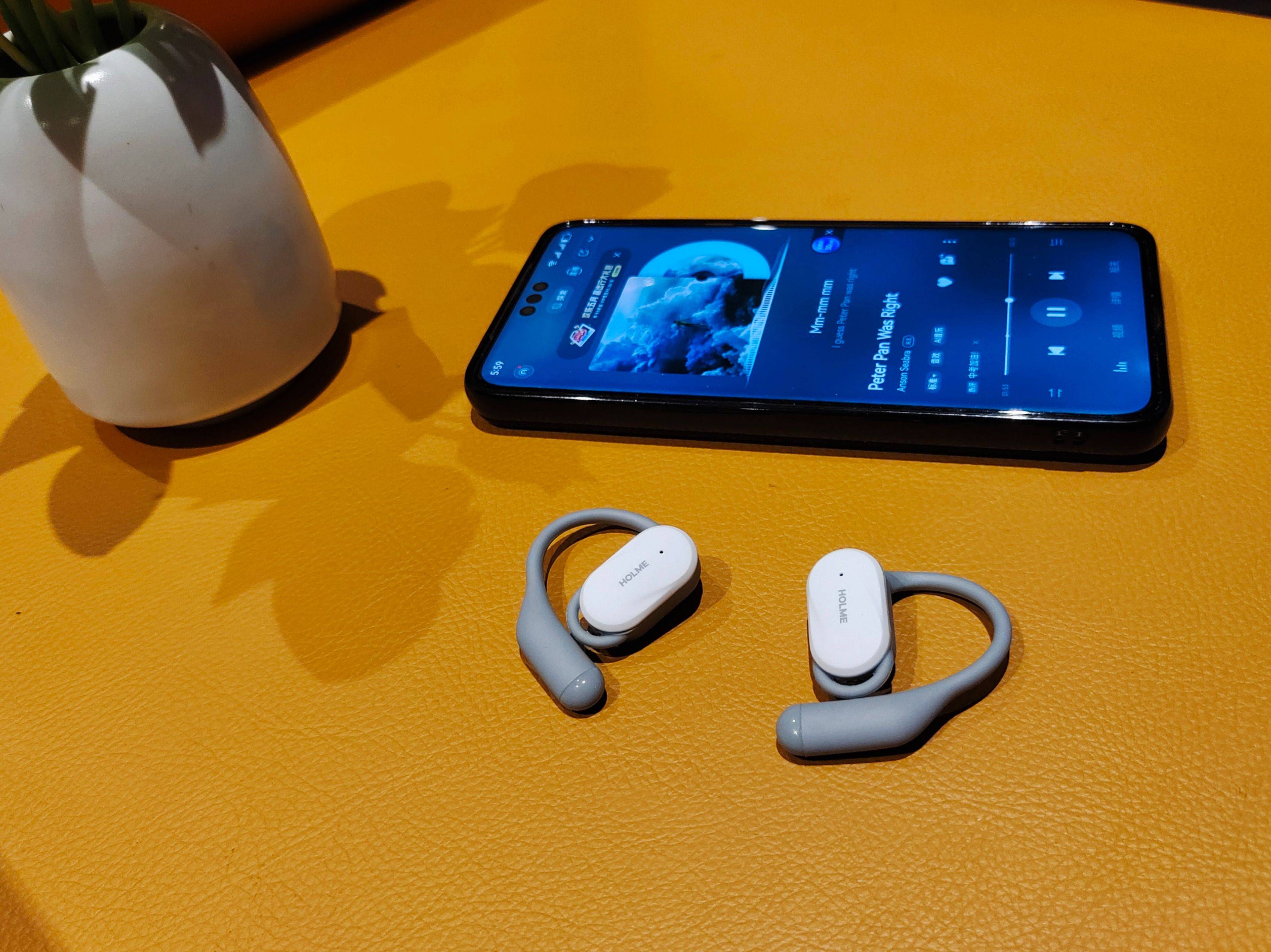 虹觅开放式蓝牙耳机，轻松挂耳无压力，音乐环线随身行