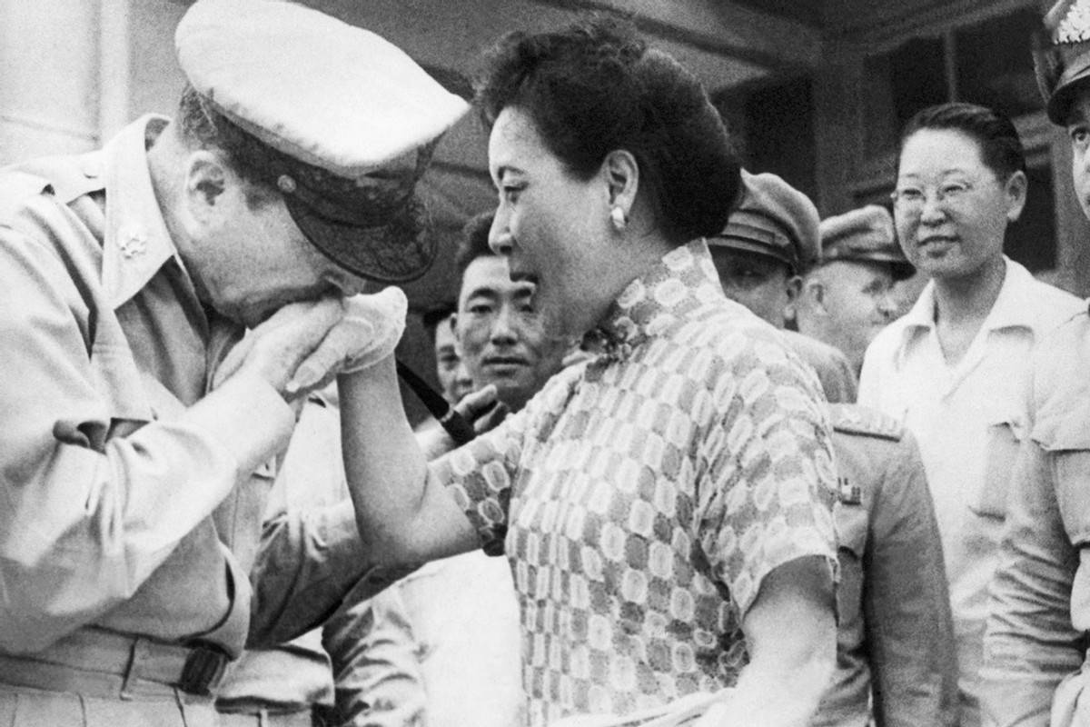 西安事变后,蒋介石被张学良扣押,宋美龄一句话让国民党高层哗然