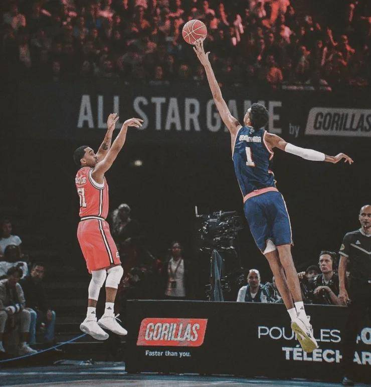 中锋神仙打架,华子和文班难入选_乔丹_图片_詹姆斯