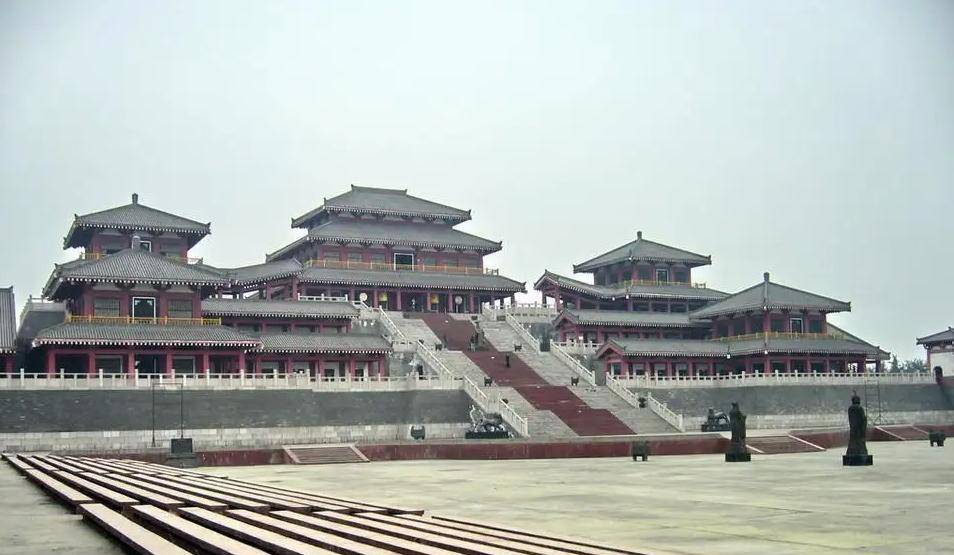 朝没能将这些农民起义彻底镇压,反而是刘邦项羽等人成功的攻入首都