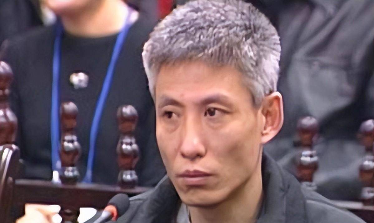 掌掴天王枪杀警察,4年半致死致伤42人_游泳_因为_沈阳