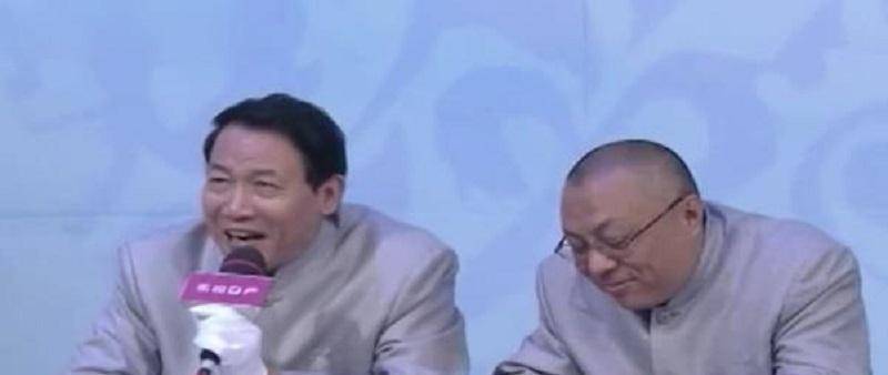 2019年,30万玉碗鉴定只值5块,专家叫住藏友:你的手串是好东西