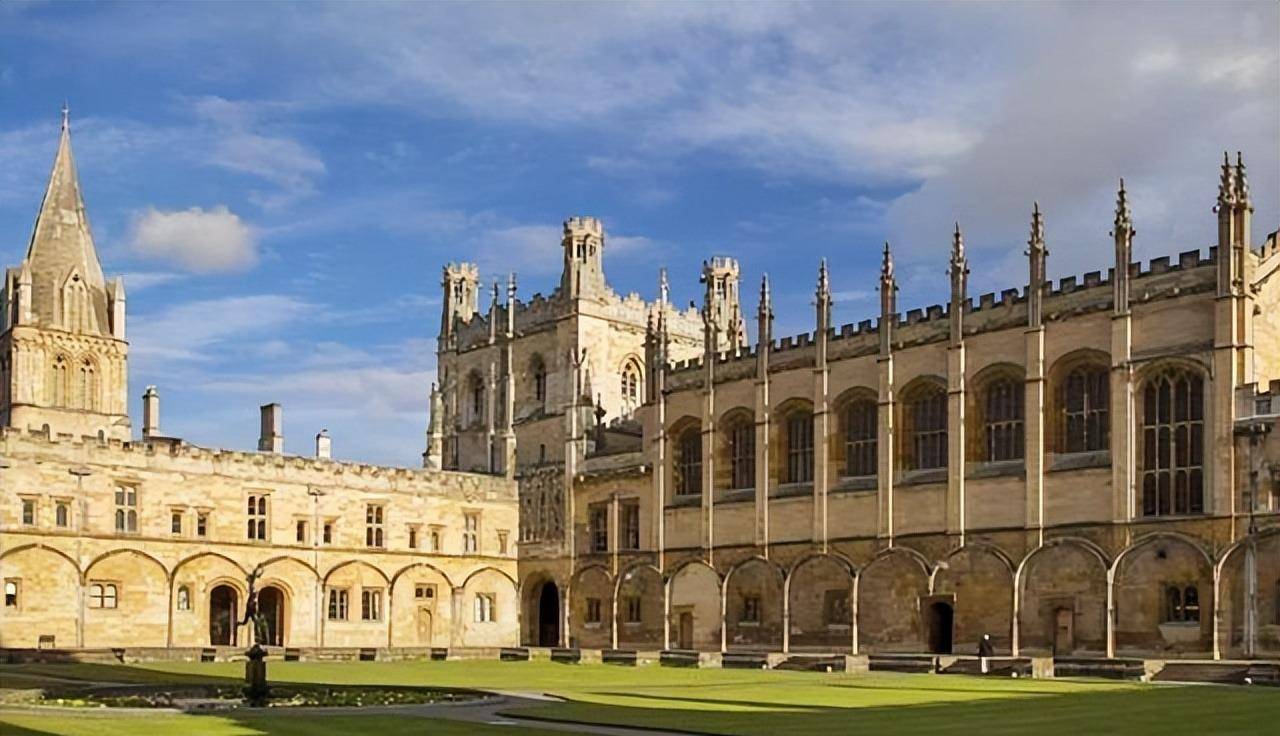 中世纪并非文化荒漠,"基督教"统治下的欧洲如何诞生大学雏形?