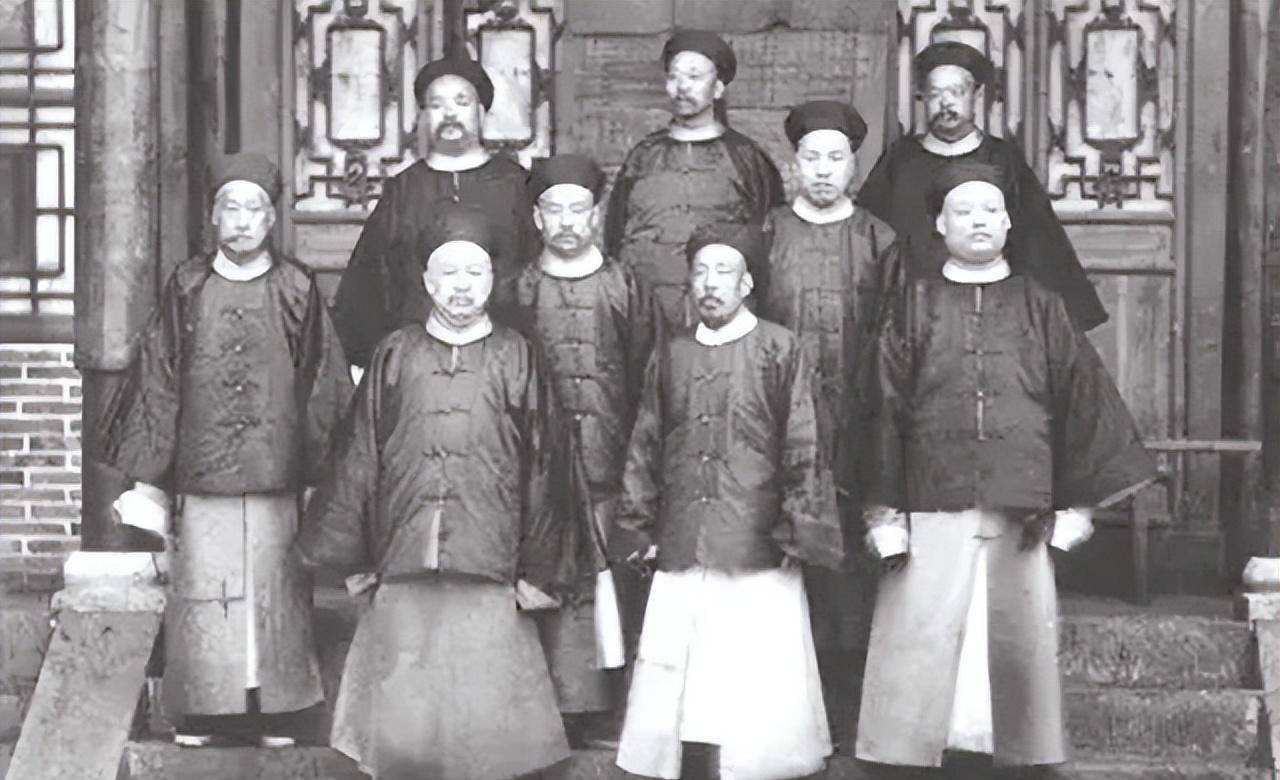 张鸣的理由是,张汶祥能对马新贻一刀毙命,说明他是个受过训练的杀手