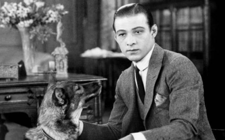 美国一男演员31岁猝然病逝,10万人为其祷告,还有人为其殉葬_瓦伦蒂诺