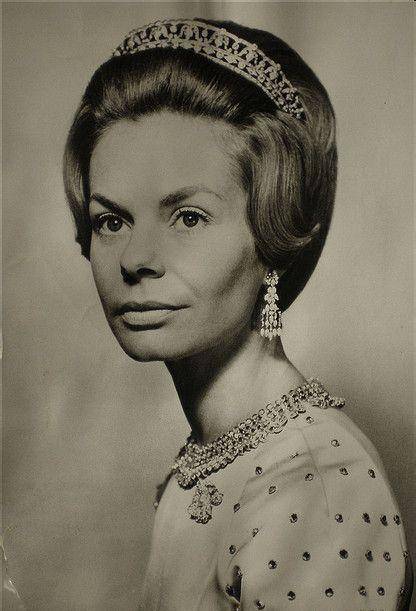 同嫁王子互为妯娌,一个抑郁成疯,一个惊世骇俗_凯瑟琳_爱德华_音乐