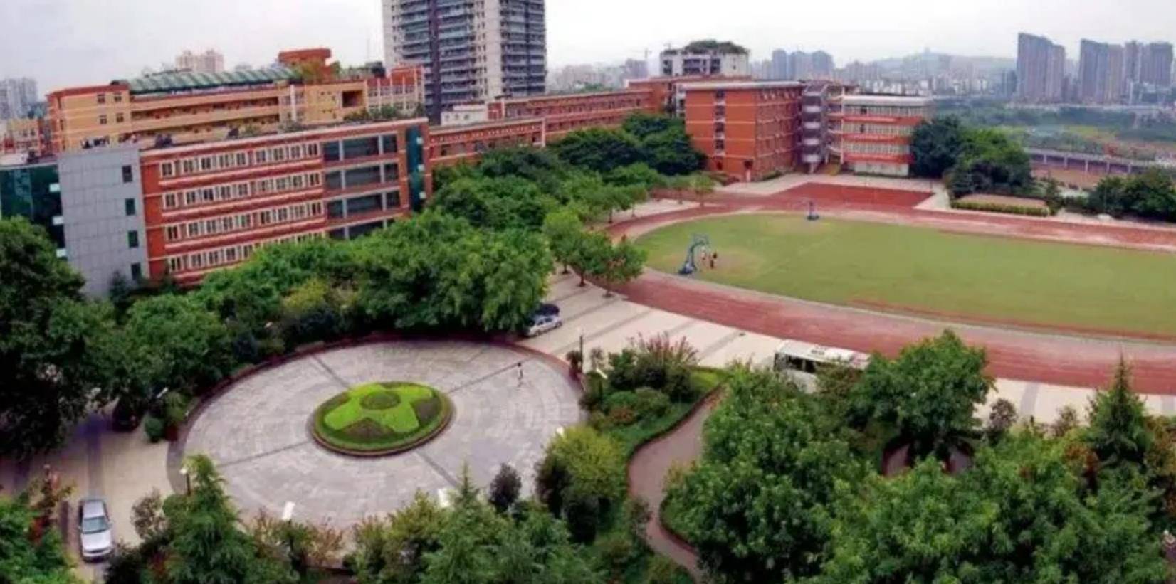 虽然考上了高中,可是苏贺心里却高兴不起来,因为高中的学费比初中要贵