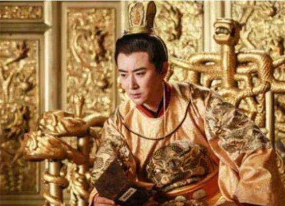 明熹宗喜欢做木匠,他做的东西巧夺天功,如果生在民间,他肯定能够成为"
