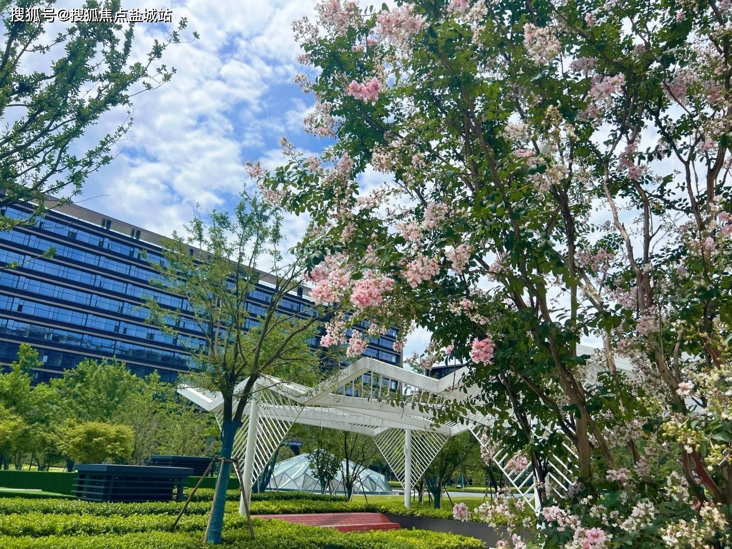 行政,文化中心;西宋城,银泰百货之江店;北五云山,九溪玫瑰园