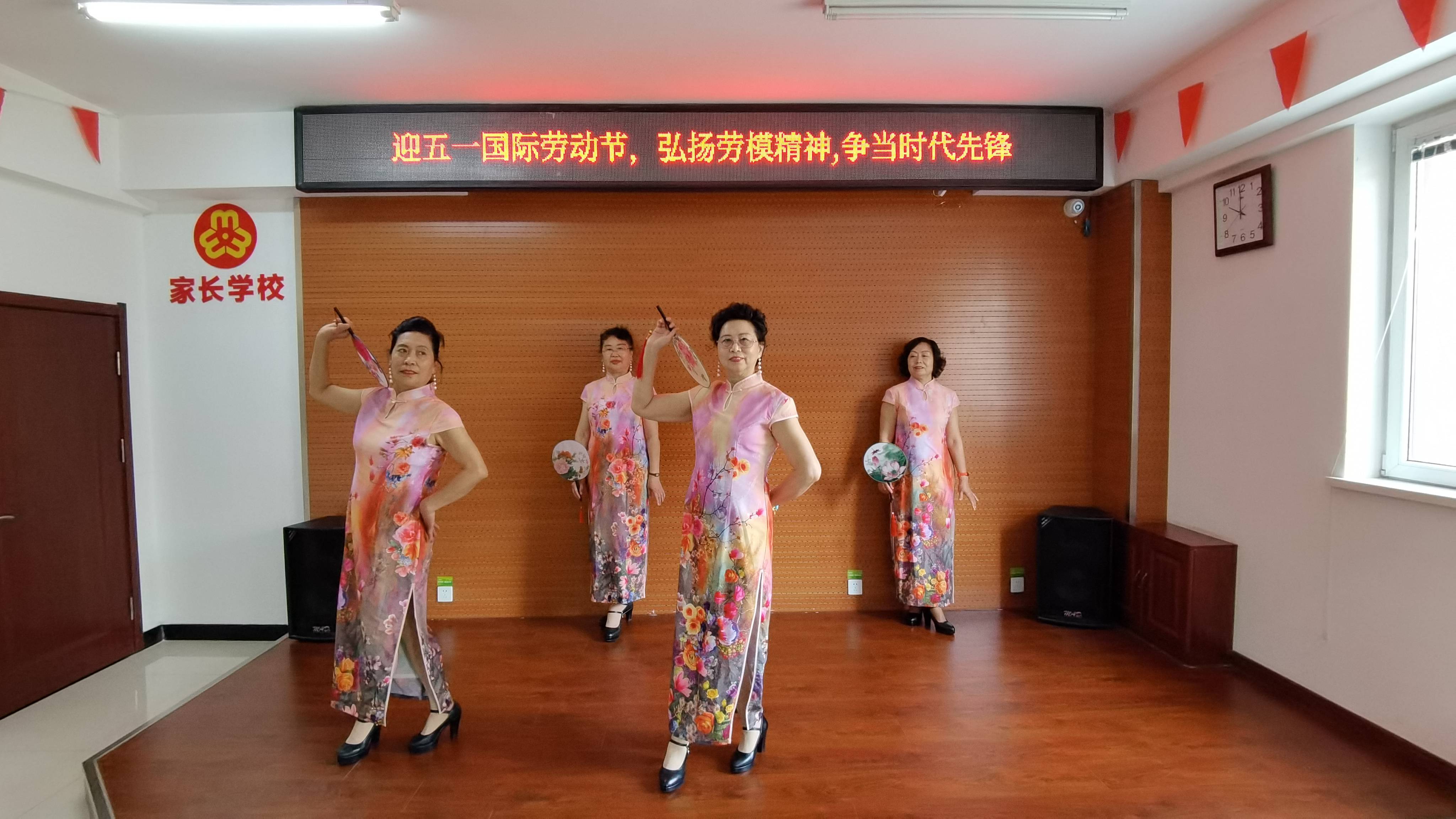 们深刻感受到了劳模精神的魅力,也激发了大家在新时代建设中争当先锋