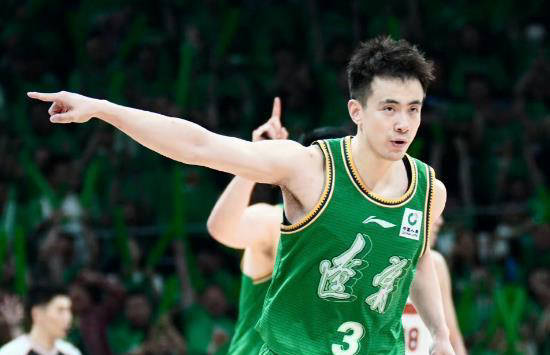 辽宁队赵继伟领军晋级总决赛,岳母高贵登场,颜值似关之琳