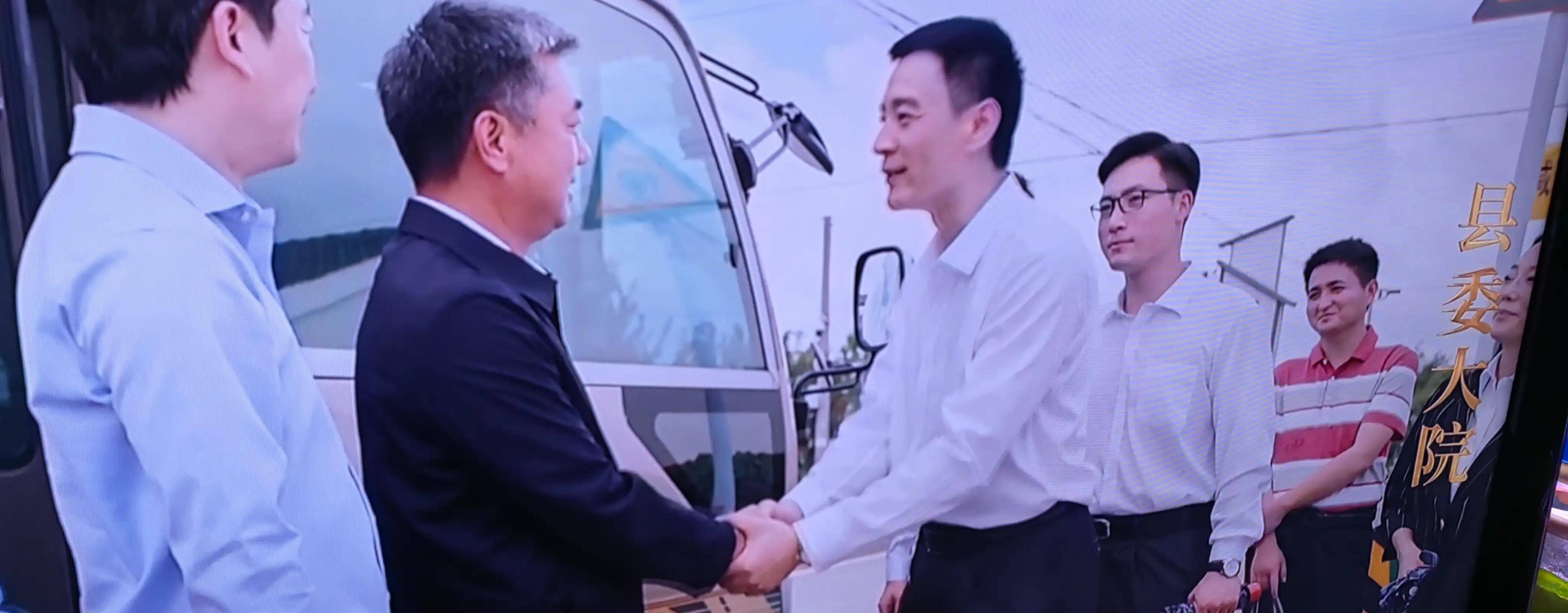 《县委大院》中李光洁扮演的曹县长会揣摩领导,在官场上游刃有余