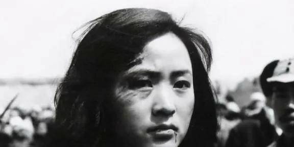 巾帼女英雄被敌人枪毙,请朝我的头开枪,不要打我肚子里的孩子