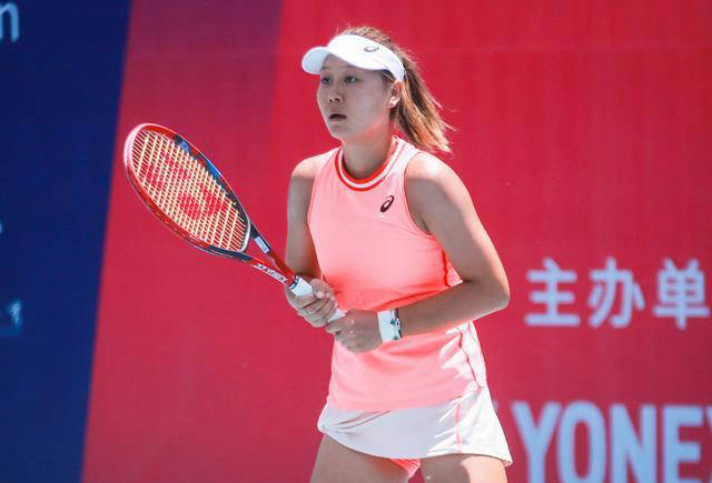 王美玲2比0横扫姚欣辛,斩获金安国际网球公开赛女单首冠!