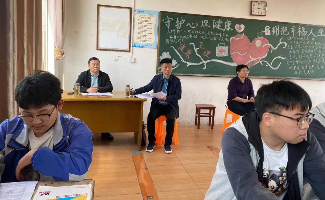 姜堰区教育局视导蒋垛中学教学工作