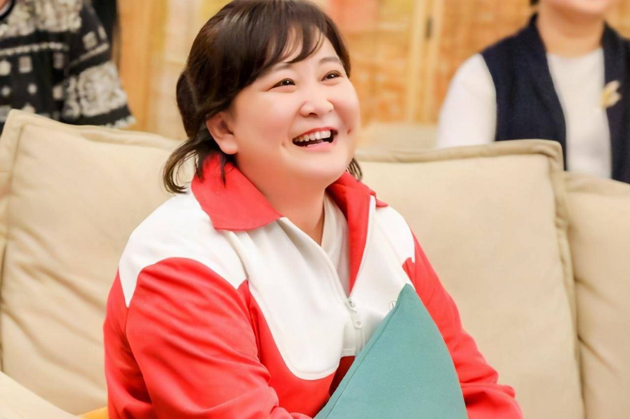 贾玲获蒙牛代言,事业再迎高峰,魅力四射,新形象备受瞩目!