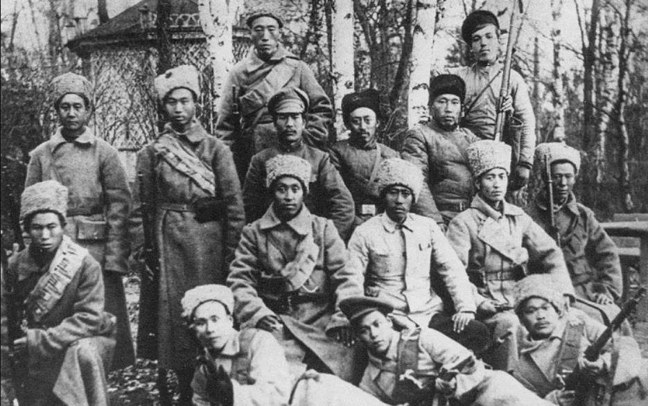 列宁为何如此器重中国志愿兵团?连墓碑都要紧靠在一起