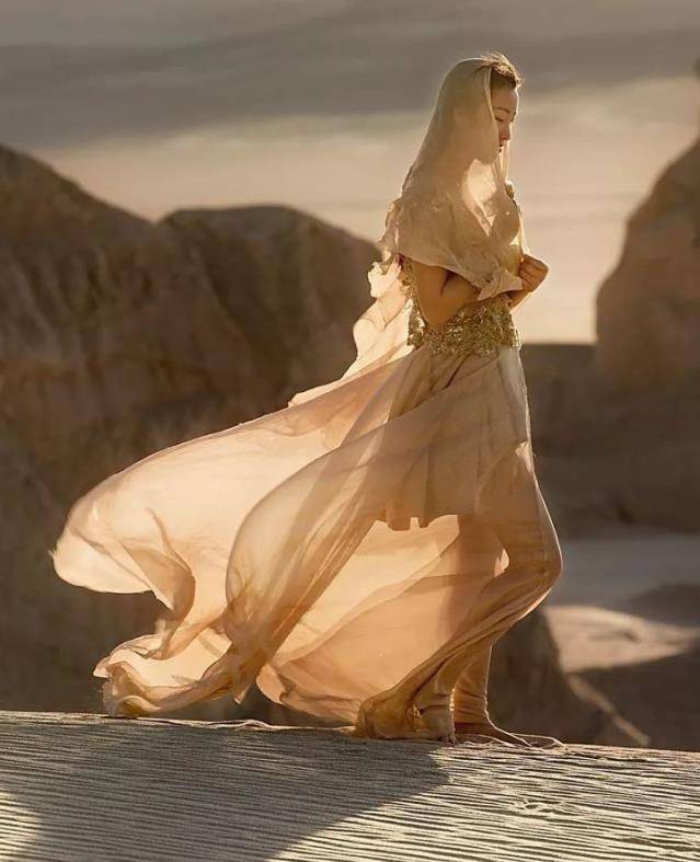 断崖上发现忧郁女尸,3800年了还是那么美,肺部发现让专家心疼