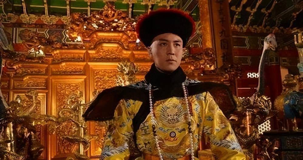 和坤死前,打开乾隆给的"保命诏书",上面写着3个字